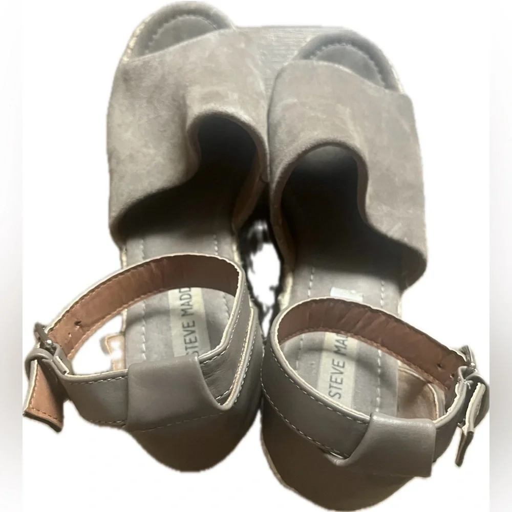 Steve Madden Jaylen Gray Leather Wedge Sandals Women’s size 9M.